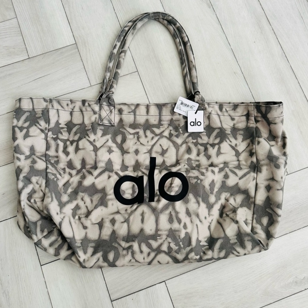 ALO Yoga Gray Patterned Women's Bag